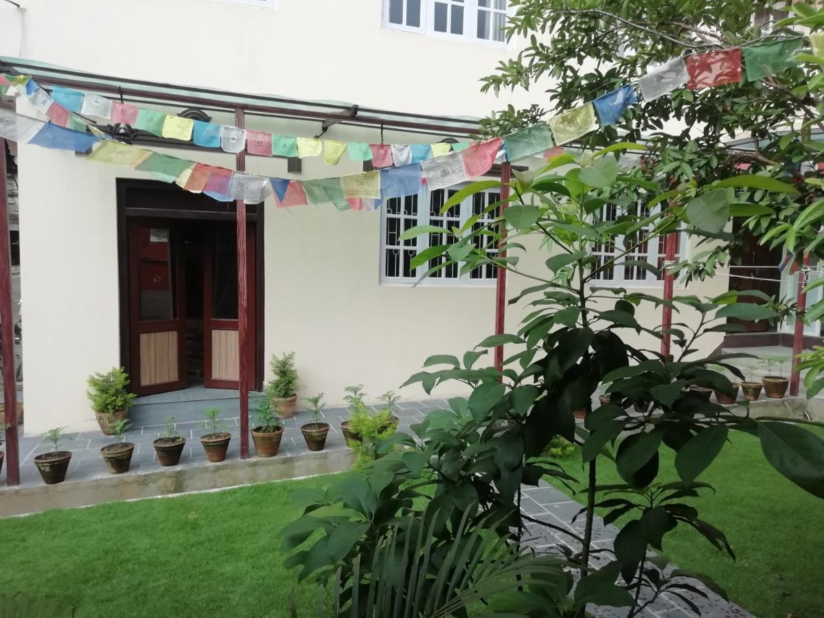 Hotel Chhimeki Катманду Экстерьер фото