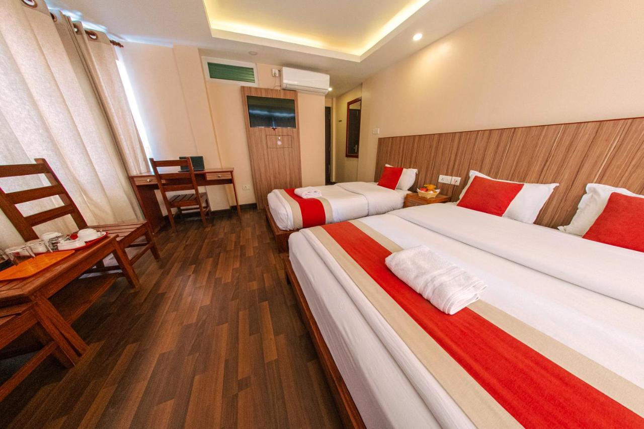 Hotel Chhimeki Катманду Экстерьер фото