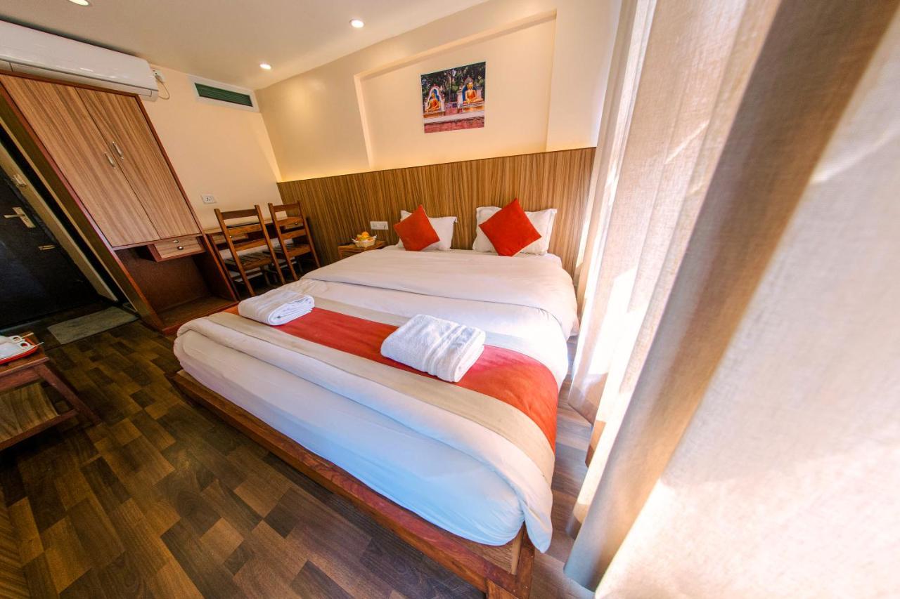 Hotel Chhimeki Катманду Экстерьер фото