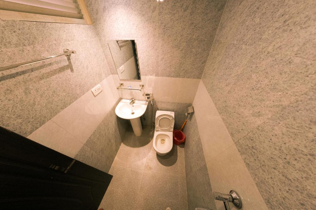 Hotel Chhimeki Катманду Экстерьер фото