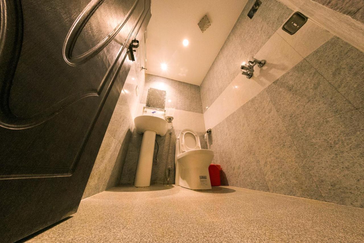 Hotel Chhimeki Катманду Экстерьер фото