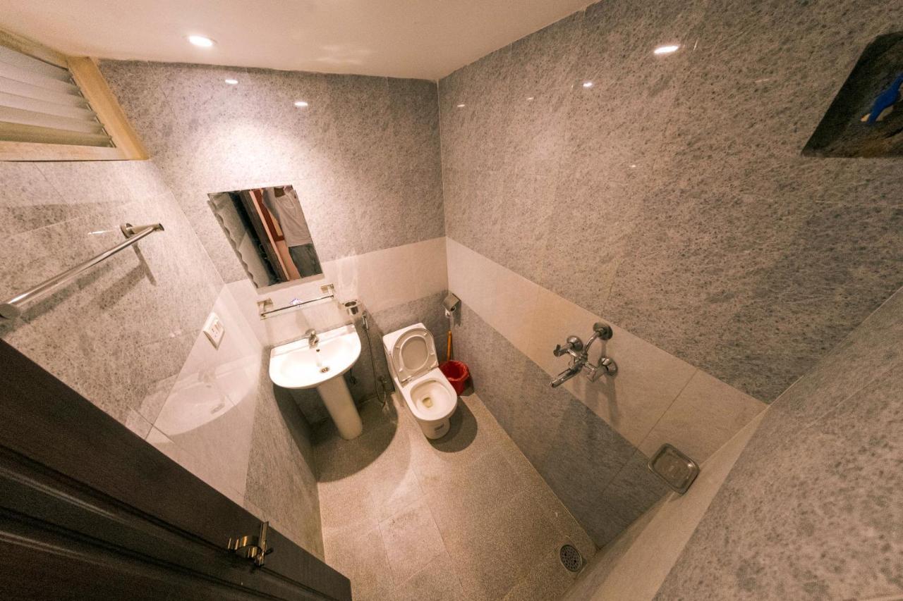 Hotel Chhimeki Катманду Экстерьер фото