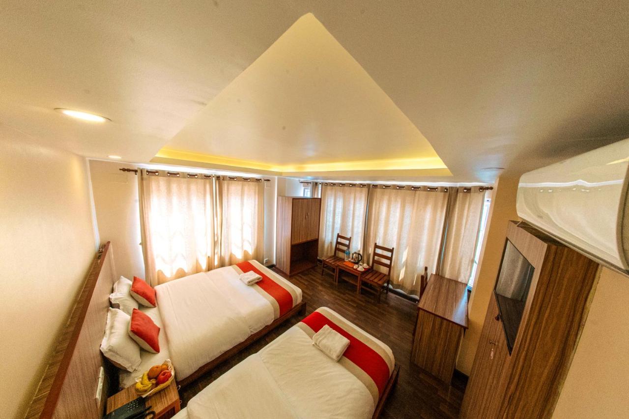 Hotel Chhimeki Катманду Экстерьер фото