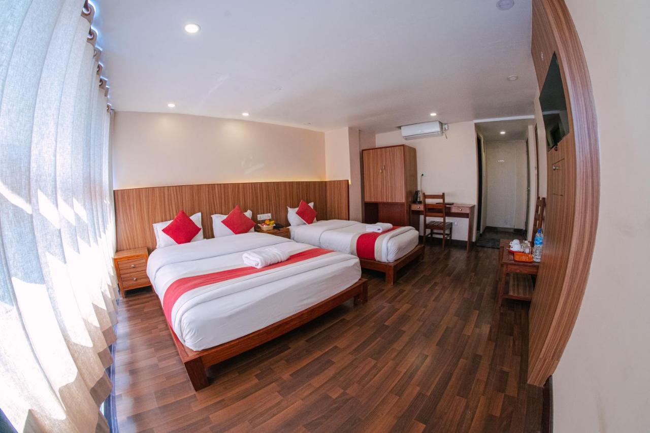 Hotel Chhimeki Катманду Экстерьер фото