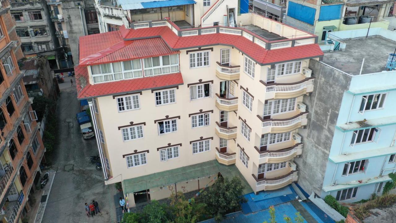 Hotel Chhimeki Катманду Экстерьер фото